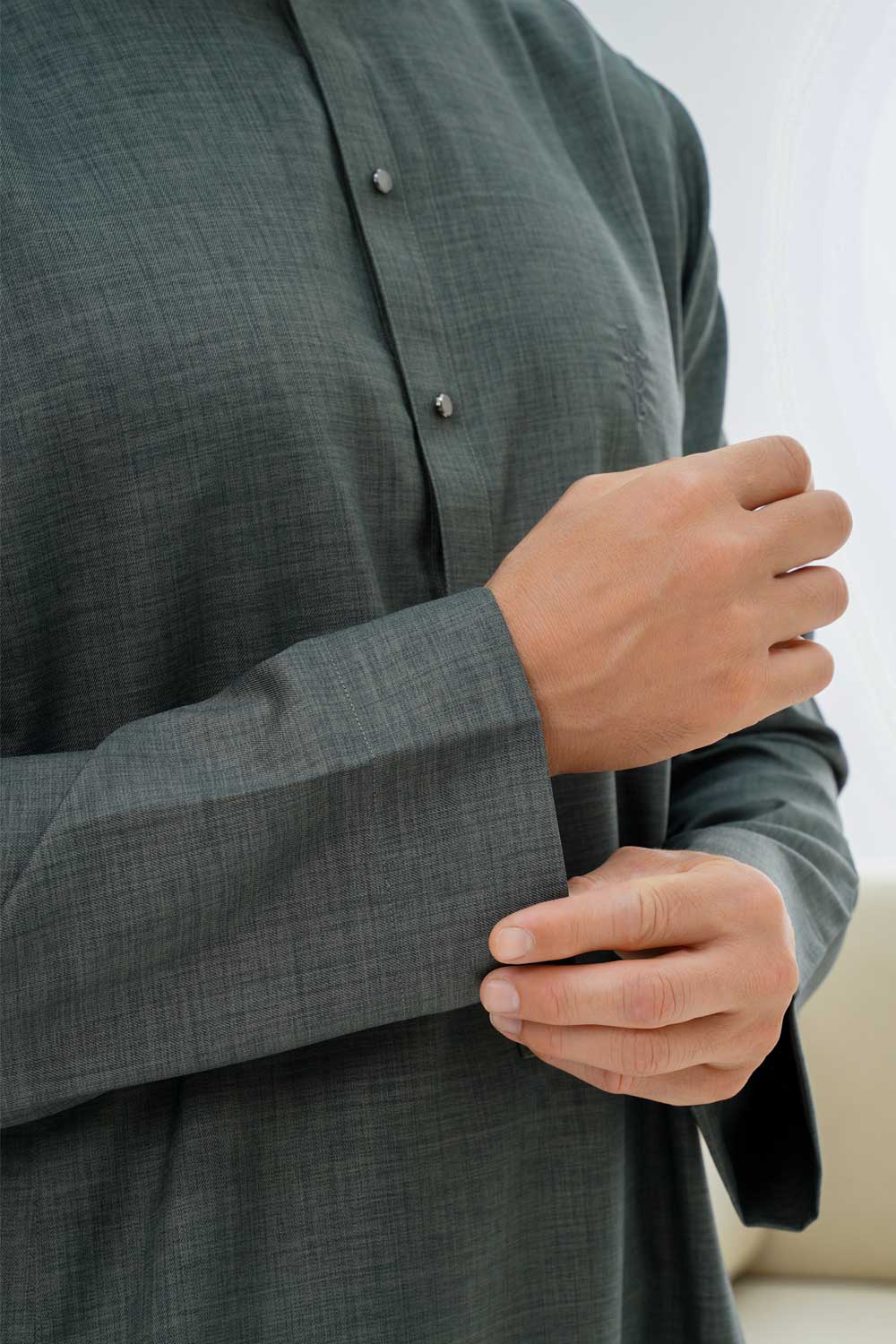 Green Metal Button Thobe - Image 3