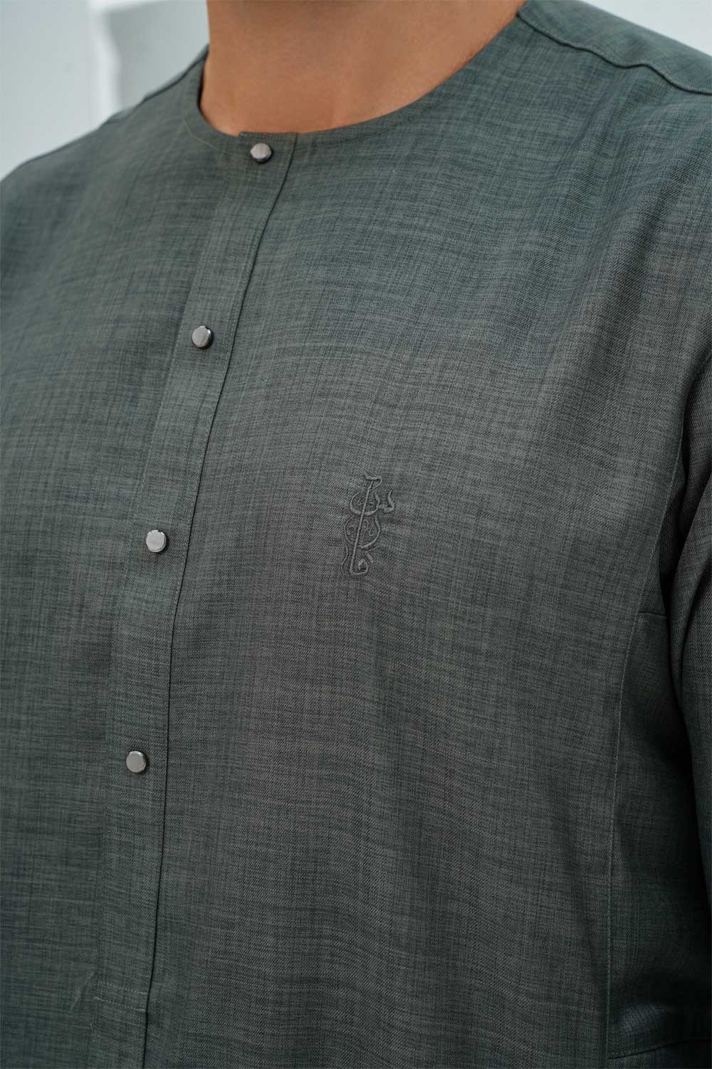 Green Metal Button Thobe - Image 4